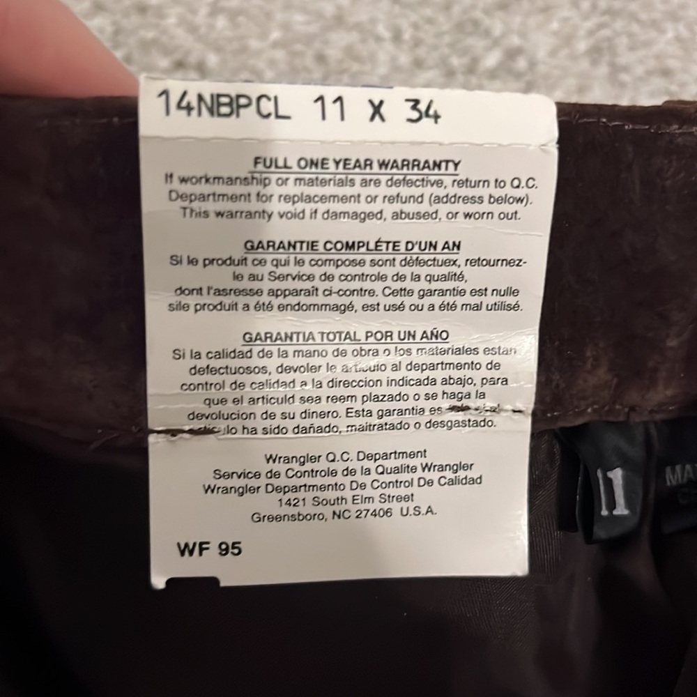 NWT wrangler suede jeans - Picture 11 of 11